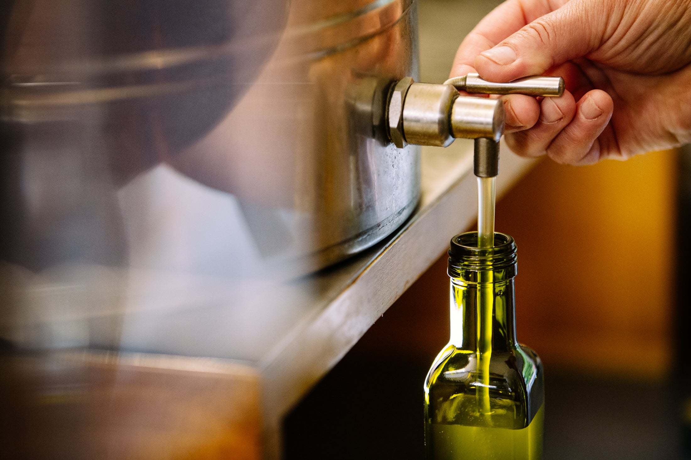 Wiederbefüllung von Flaschen und Kanistern